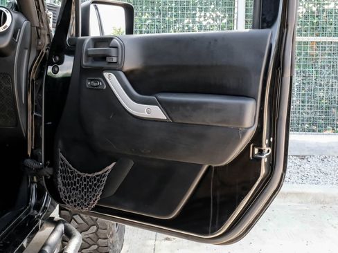 Used 2013 Jeep Wrangler Unlimited Rubicon w/ Connectivity Group AWD/4WD image 47