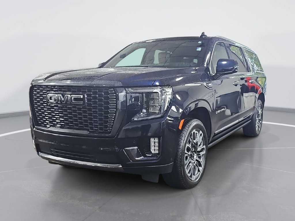 Used 2023 GMC Yukon XL Denali Ultimate w/ LPO, Floor Liner Package AWD/4WD image 9
