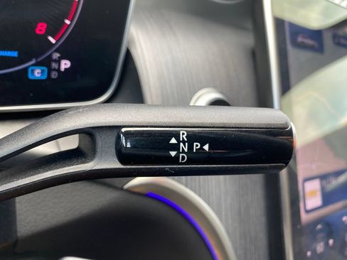 Used 2025 Mercedes-Benz GLC 300 image 17