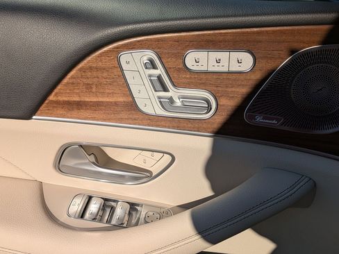 Certified 2025 Mercedes-Benz GLS 450 4MATIC image 13