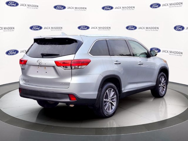 Used 2019 Toyota Highlander XLE AWD/4WD image 5