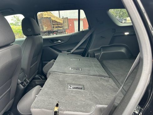 Used 2025 Chevrolet Equinox LT AWD/4WD image 33