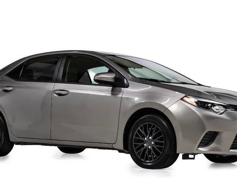 Used 2016 Toyota Corolla LE FWD image 1