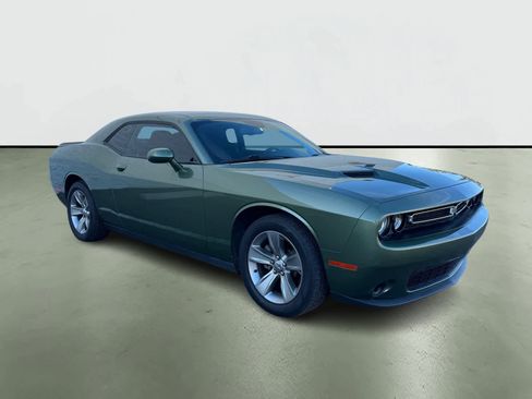 Used 2020 Dodge Challenger SXT image 5