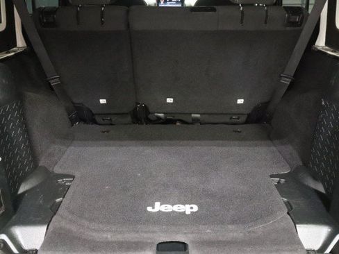 Used 2017 Jeep Wrangler Unlimited Sahara w/ Connectivity Group AWD/4WD image 28