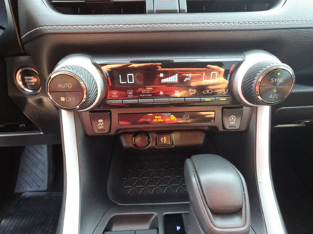 Used 2024 Toyota RAV4 XLE AWD/4WD image 23
