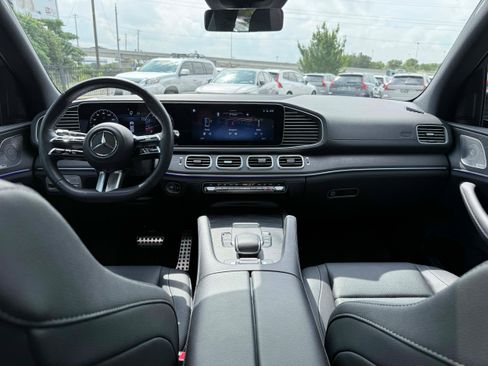 Used 2025 Mercedes-Benz GLS 450 4MATIC image 17