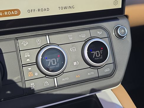 New 2026 Land Rover Defender 110 X-Dynamic SE AWD/4WD image 23
