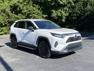 Used 2022 Toyota RAV4 LE FWD video 2
