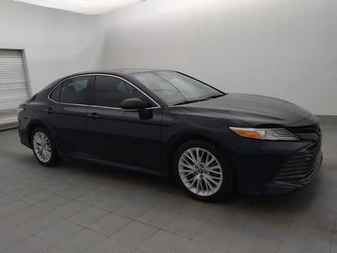 Used 2018 Toyota Camry XLE image 11