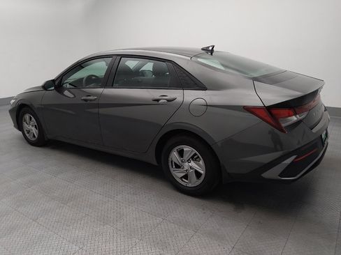 Used 2025 Hyundai Elantra SE FWD image 3