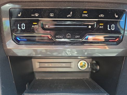 Used 2023 Volkswagen Tiguan SE R-Line FWD image 26