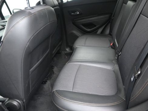 Used 2020 Chevrolet Trax LT w/ LT Convenience Package FWD image 14