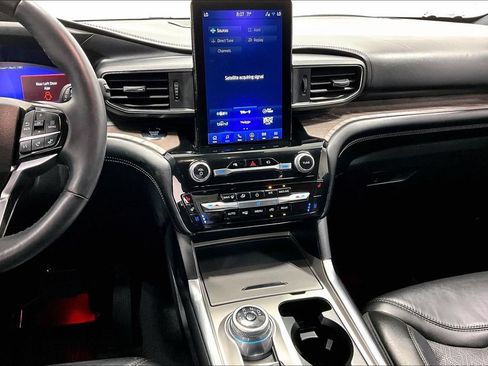 Used 2023 Ford Explorer Platinum w/ Technology Package AWD/4WD image 7