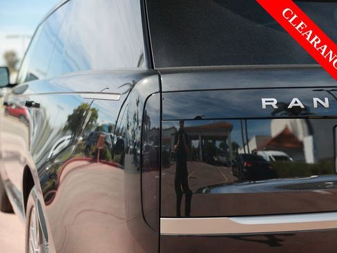 Used 2025 Land Rover Range Rover Long Wheelbase SE AWD/4WD image 13