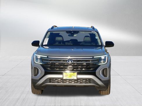 Used 2024 Volkswagen Atlas Peak Edition SEL image 2