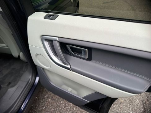 Used 2016 Land Rover Discovery Sport HSE Luxury image 23