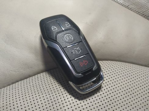 Used 2017 Lincoln MKX Select w/ Select Plus Package FWD image 32