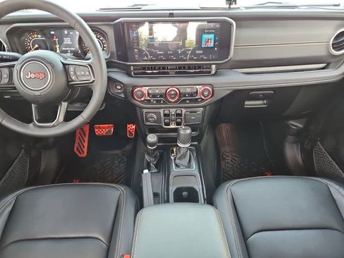 Used 2025 Jeep Gladiator Sport image 16