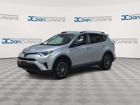 Used 2018 Toyota RAV4 LE AWD/4WD image 5