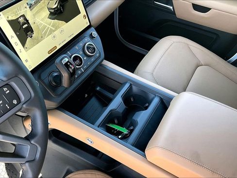 New 2026 Land Rover Defender 110 X-Dynamic SE AWD/4WD image 8
