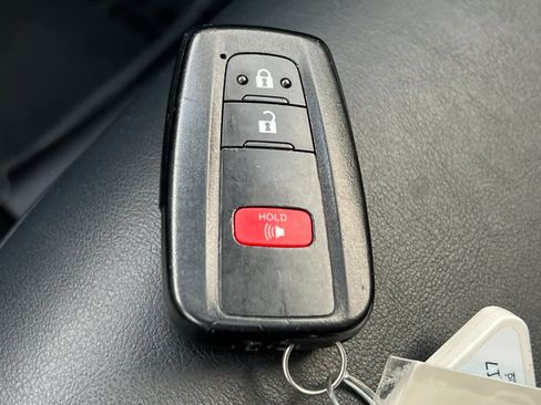 Used 2019 Toyota Prius XLE image 27