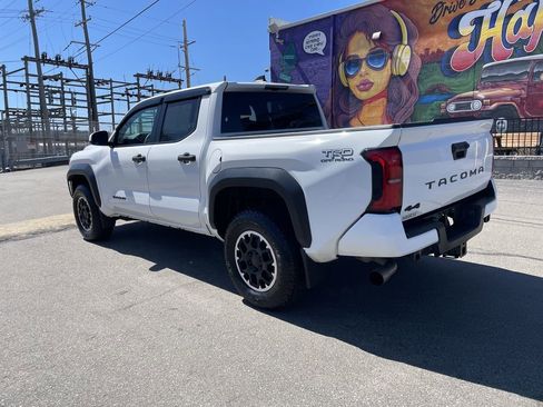 Used 2024 Toyota Tacoma TRD Off-Road image 3