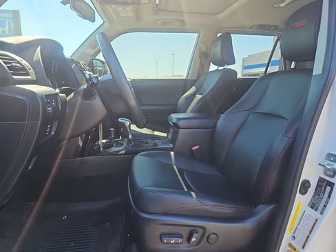 Used 2018 Toyota 4Runner TRD Off-Road Premium AWD/4WD image 9