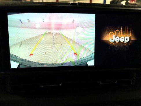 Used 2024 Jeep Wrangler Unlimited Rubicon 4xe image 27