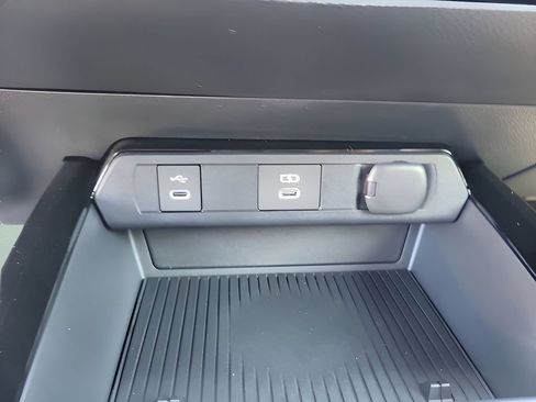 New 2026 Toyota Prius Plug-In Hybrid FWD image 15