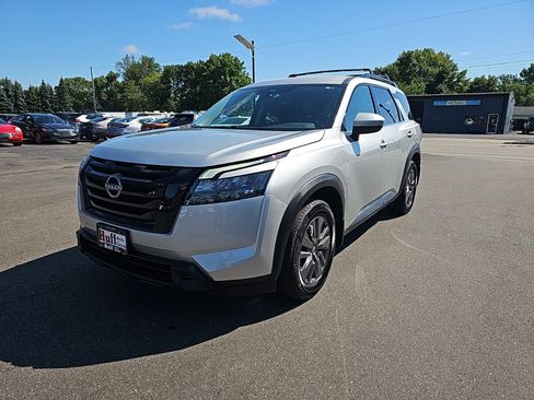 Used 2023 Nissan Pathfinder SV w/ Black Appearance Package AWD/4WD image 6