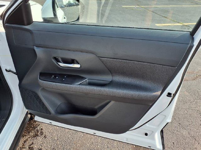 Used 2025 Nissan Kicks SV AWD/4WD image 19