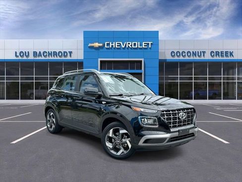 Used 2025 Hyundai Venue SEL FWD image 1