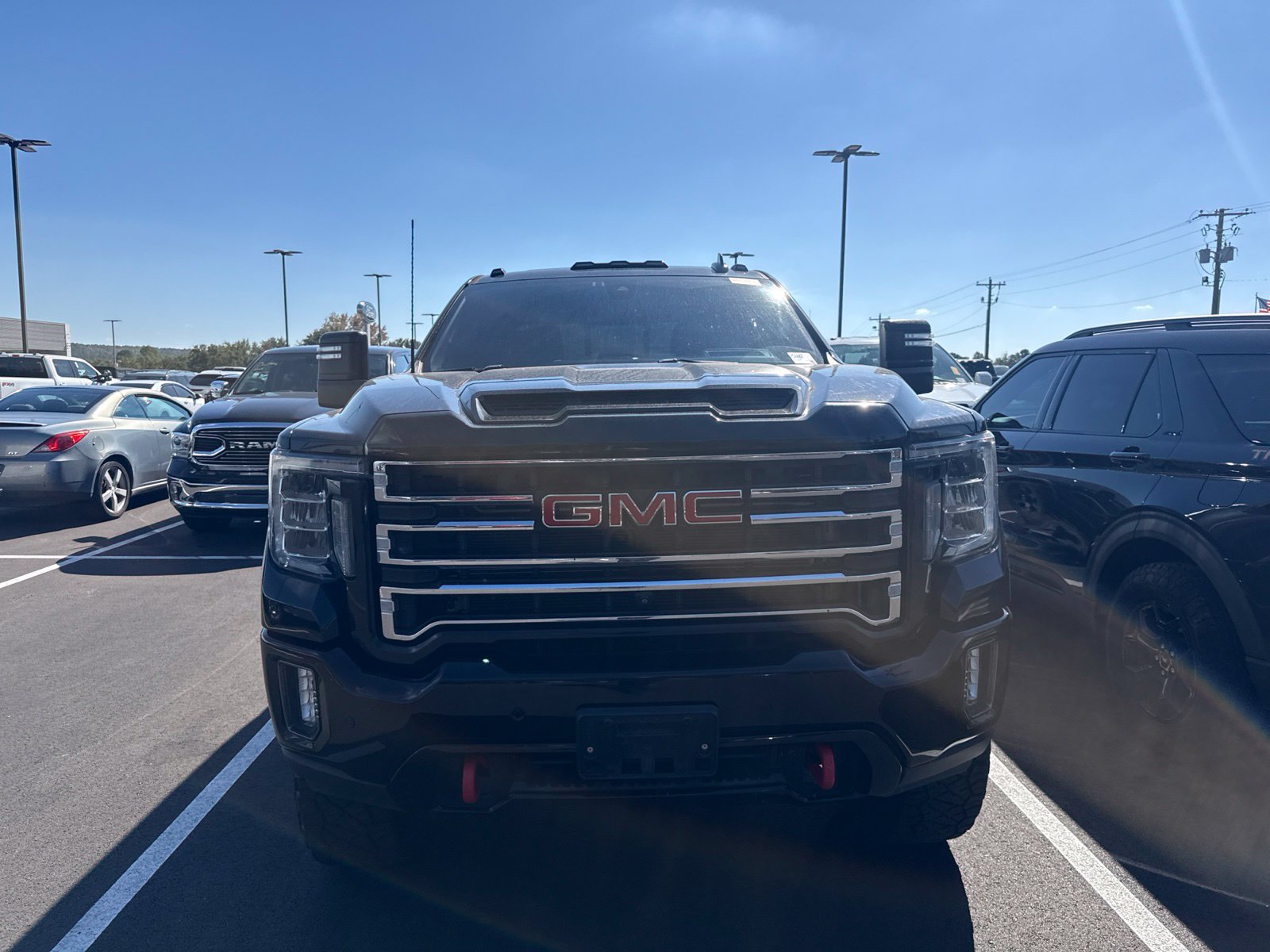 Used 2021 GMC Sierra 2500 AT4 w/ AT4 Premium Plus Package AWD/4WD image 2