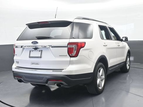 Used 2018 Ford Explorer XLT w/ Equipment Group 202A FWD image 5