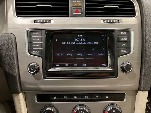 Used 2015 Volkswagen Golf TDI SE image 25