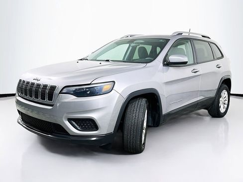 Used 2020 Jeep Cherokee Latitude FWD image 2