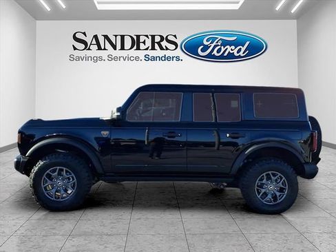 New 2025 Ford Bronco Badlands image 3