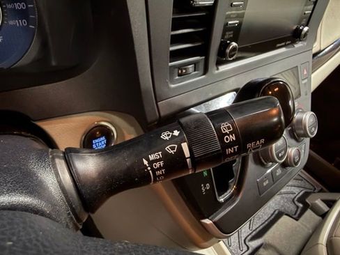 Used 2020 Toyota Sienna XLE FWD image 41