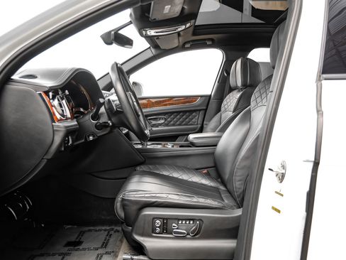 Used 2019 Bentley Bentayga AWD/4WD image 39