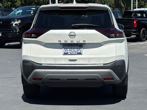Used 2023 Nissan Rogue SV FWD image 4