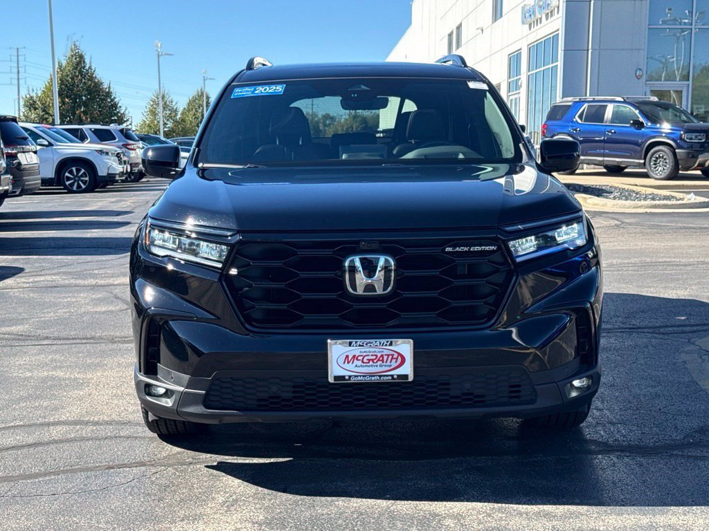 Certified 2025 Honda Pilot Black Edition image 5