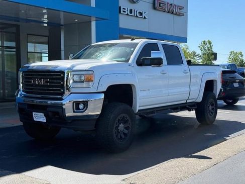 Used 2015 GMC Sierra 2500 SLE w/ SLE Preferred Package AWD/4WD image 2