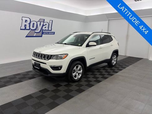 Used 2019 Jeep Compass Latitude w/ Popular Equipment Group AWD/4WD image 1