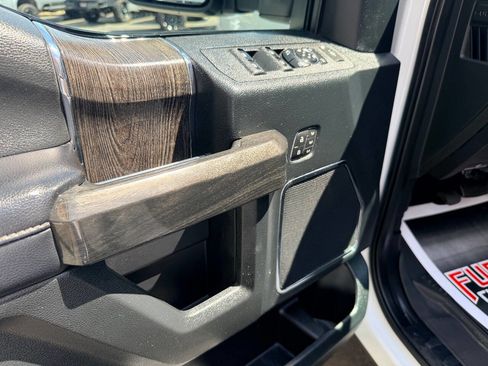 Used 2021 Ford F250 Lariat w/ Lariat Value Package AWD/4WD image 17
