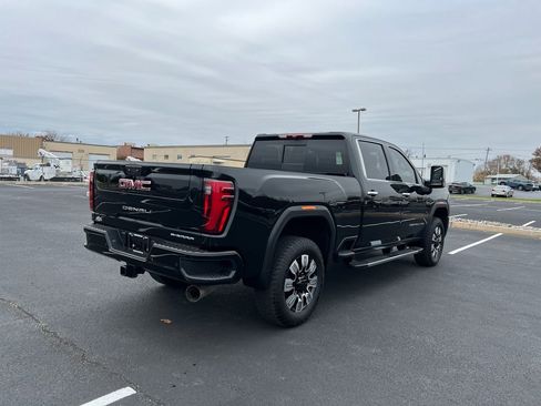 Used 2025 GMC Sierra 2500 Denali image 6