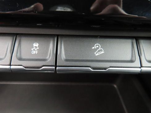 Used 2024 GMC Sierra 1500 AT4 w/ Technology Package image 69