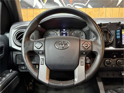 Used 2019 Toyota Tacoma TRD Off-Road w/ TRD Premium Off Road Package AWD/4WD image 24