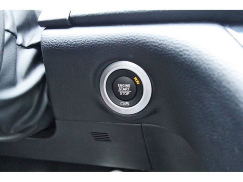 Used 2024 Chrysler Pacifica Limited FWD image 21