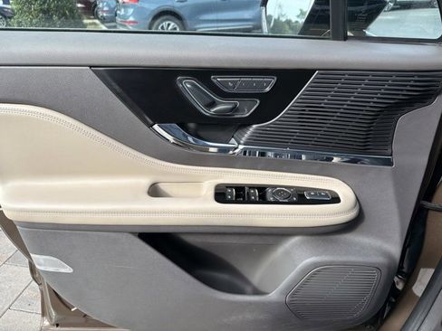 Certified 2022 Lincoln Corsair Standard image 11